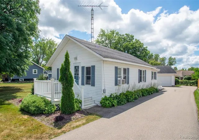 Photo 2 of Sale Pending at 335 Oriole St, Lapeer, MI 48446 2306 | MLS# 61025465 | Listing updated on 2026-09-02