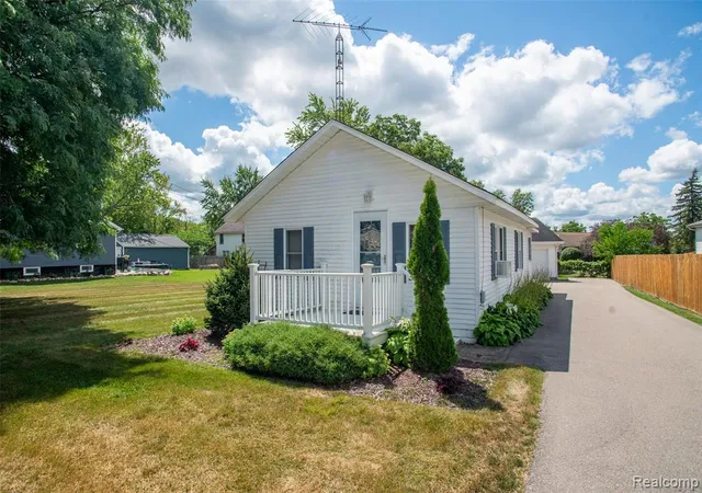Photo 35 of Sale Pending at 335 Oriole St, Lapeer, MI 48446 2306 | MLS# 61025465 | Listing updated on 2026-09-02