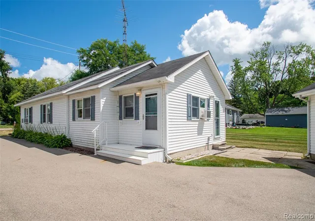Photo 3 of Sale Pending at 335 Oriole St, Lapeer, MI 48446 2306 | MLS# 61025465 | Listing updated on 2026-09-02