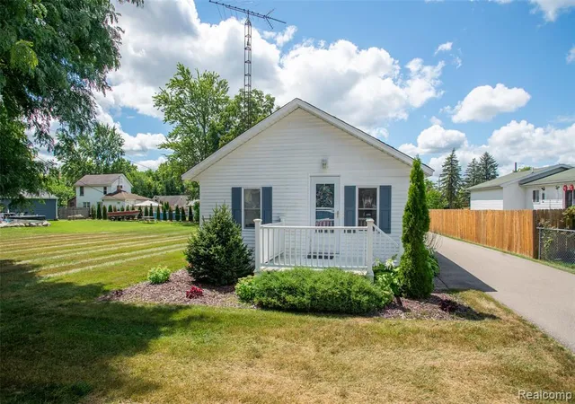 Photo 4 of Sale Pending at 335 Oriole St, Lapeer, MI 48446 2306 | MLS# 61025465 | Listing updated on 2026-09-02