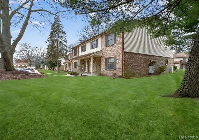 2nd image of 35652 Castlewood Ct, Westland, MI 48185 | MLS# 60971199
