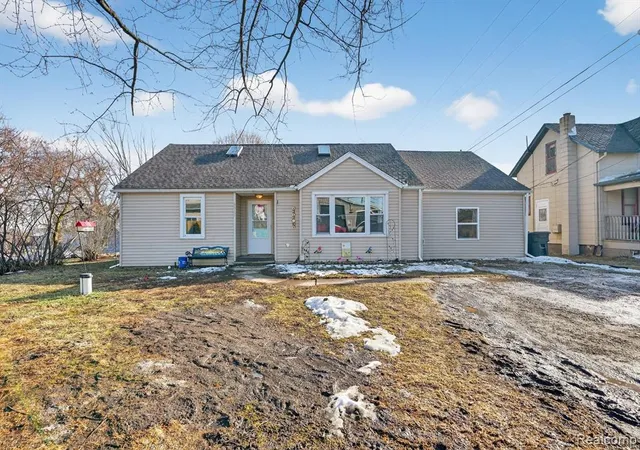 Homes for sale in Jeddo, MI | 6015 Jeddo Rd, Jeddo, MI 48032 | MLS# 60987987