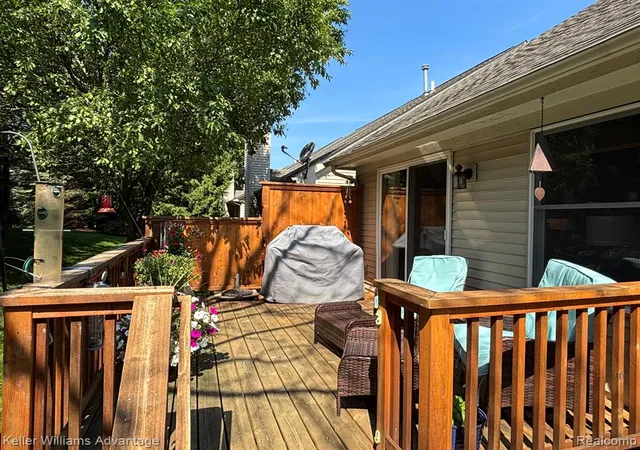 Homes for sale in Waterford, MI | 5517 Ashby Ct, Waterford, MI 48327 | MLS# 61006800