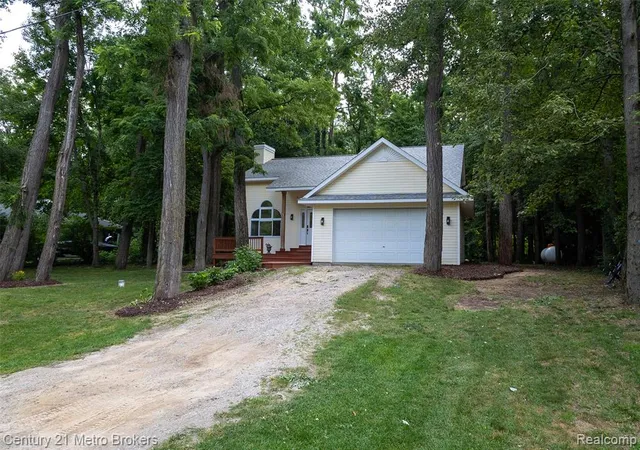 Photo 2 of Single family home for sale at 15117 Locust Grv Dr, Byron, MI 48418 9055 | MLS# 61012928 | Listing updated on 2026-09-04
