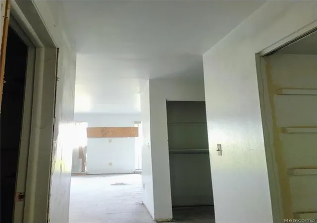 Listing Photo 3 - Condo for sale in building located at 22100 Dante St, Oak Park, MI 48237