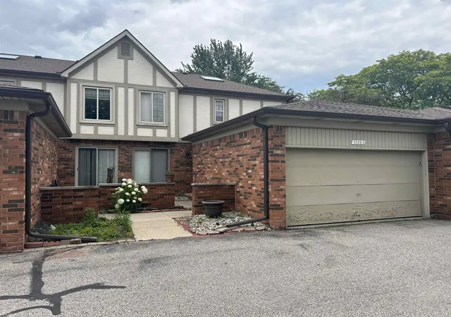 Homes for sale in Shelby Twp, MI | 49283 Ashley Ct, Shelby Twp, MI 48315 | MLS# 50212687