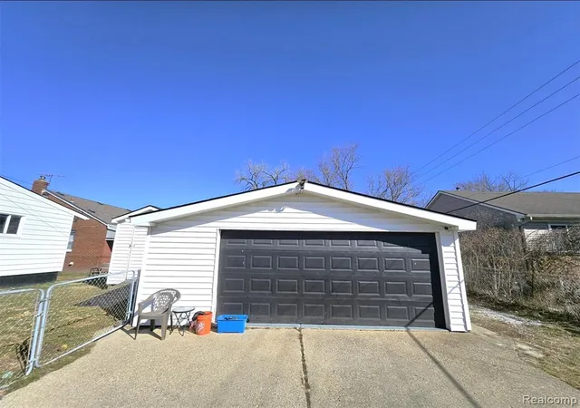 Photo 4 of Single family home for sale at 16830 S Stephens Dr, Eastpointe, MI 48021 | MLS# 60975115 | Listing updated on 2026-07-07