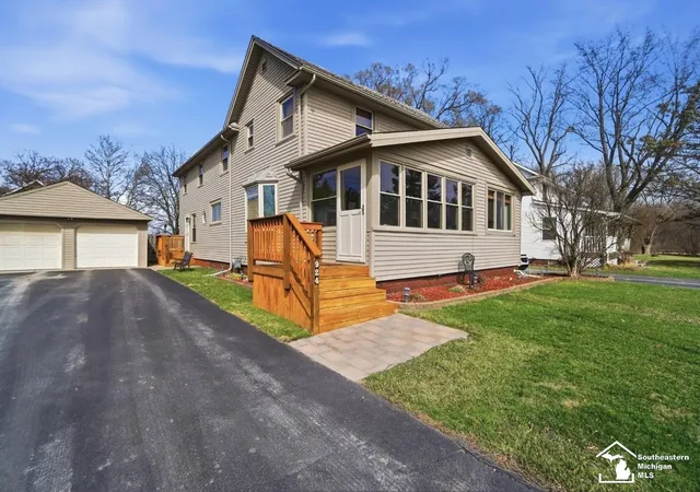 1st image of 924 Hawthorne St, Temperance, MI 48182 | MLS# 50202096
