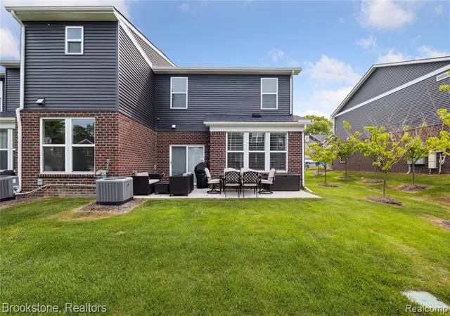 Photo 2 of Sale Pending at 765 Hummingbird Dr, Rochester, MI 48307 | MLS# 60918136 | Listing updated on 2026-07-07
