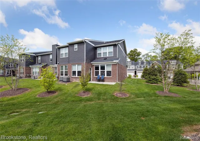 Photo 3 of Sale Pending at 765 Hummingbird Dr, Rochester, MI 48307 | MLS# 60918136 | Listing updated on 2026-07-07