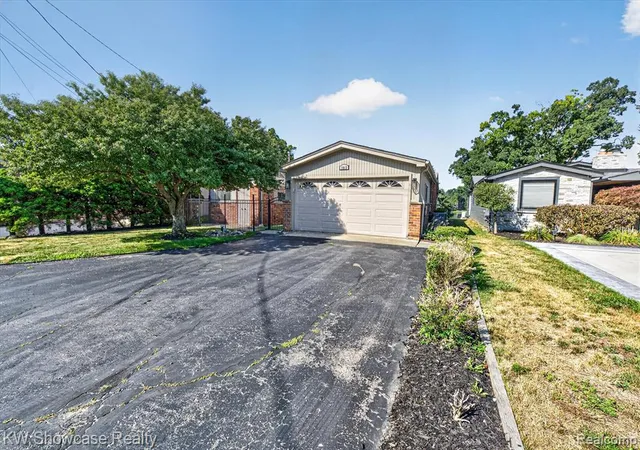Photo 2 of Sale Pending at 1813 Shankin Dr, Wolverine Lake, MI 48390 | MLS# 61018425 | Listing updated on 2026-09-02