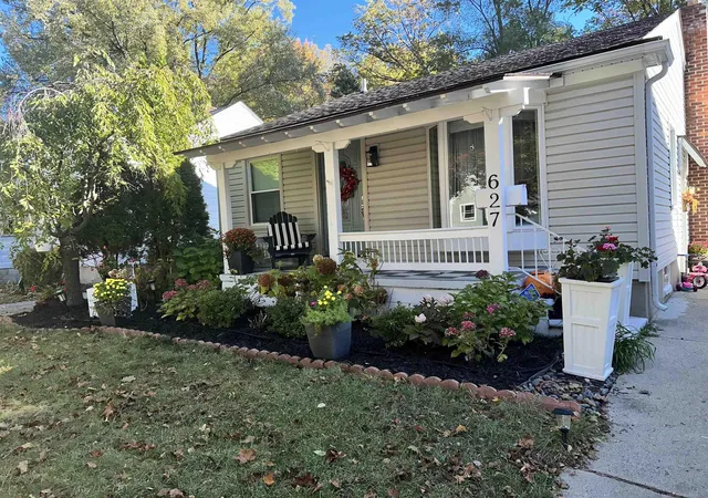 Photo 3 of Sale Pending at 627 S Rembrandt Ave, Royal Oak, MI 48067 | MLS# 50192874 | Listing updated on 2026-02-22