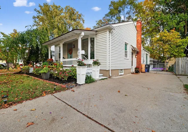 Photo 4 of Sale Pending at 627 S Rembrandt Ave, Royal Oak, MI 48067 | MLS# 50192874 | Listing updated on 2026-02-22