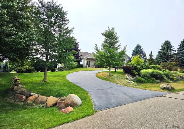 2nd image of 9360 Oakmont Dr, Clarkston, MI 48348 | MLS# 61022753