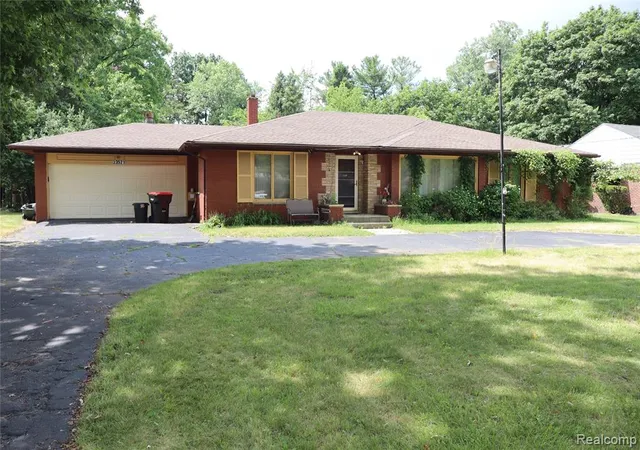 3rd image of 23521 Lee Baker Dr, Southfield, MI 48075 3360 | MLS# 61001230