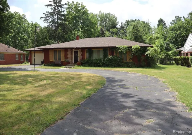 4th image of 23521 Lee Baker Dr, Southfield, MI 48075 3360 | MLS# 61001230