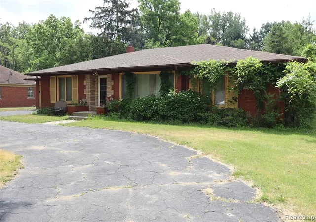 5th image of 23521 Lee Baker Dr, Southfield, MI 48075 3360 | MLS# 61001230
