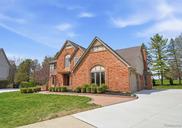 3rd image of 1906 Independence Ct, Rochester Hills, MI 48306 2911 | MLS# 60987274