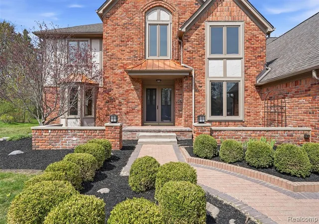 4th image of 1906 Independence Ct, Rochester Hills, MI 48306 2911 | MLS# 60987274