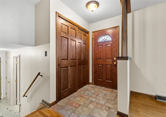 Photo 2 of Sale Pending at 110 Reyn Cir, Battle Creek, MI 49015 | MLS# 70555372 | Listing updated on 2026-08-29