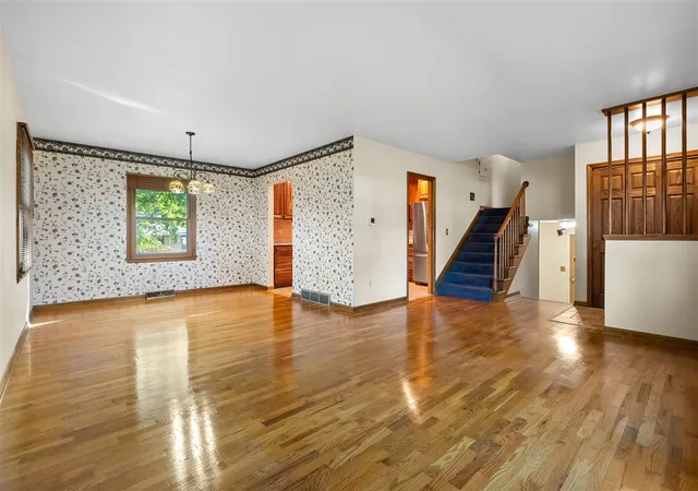 Photo 3 of Sale Pending at 110 Reyn Cir, Battle Creek, MI 49015 | MLS# 70555372 | Listing updated on 2026-08-29