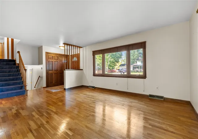 Photo 4 of Sale Pending at 110 Reyn Cir, Battle Creek, MI 49015 | MLS# 70555372 | Listing updated on 2026-08-29