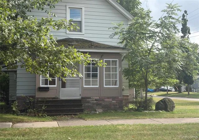 1st image of 329 1st St, Rochester, MI 48307 | MLS# 61021824