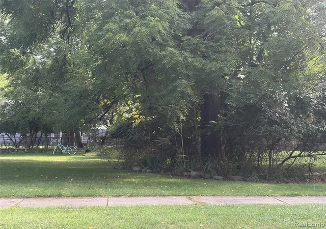 3rd image of 329 1st St, Rochester, MI 48307 | MLS# 61021824