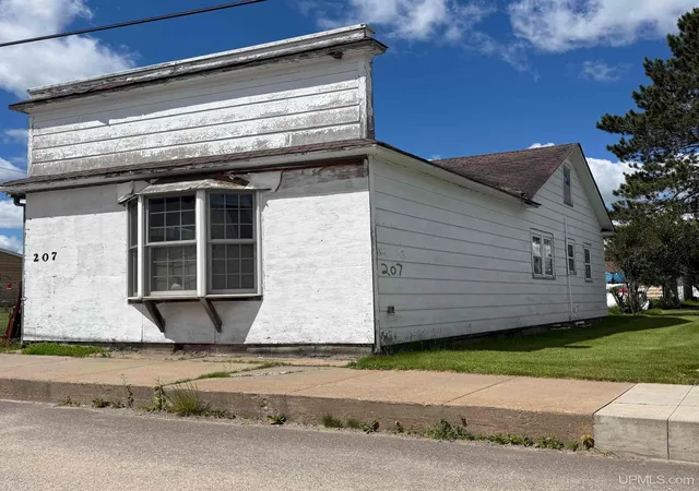 Photo 2 of Single family home for sale at 207 Maple Ave, Amasa, MI 49903 | MLS# 50212548 | Listing updated on 2026-07-06