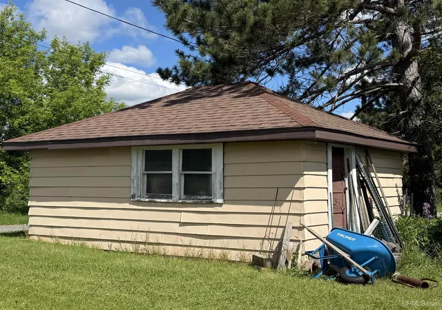 Photo 3 of Single family home for sale at 207 Maple Ave, Amasa, MI 49903 | MLS# 50212548 | Listing updated on 2026-07-06