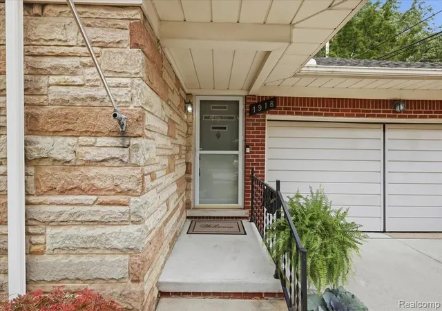 Photo 2 of Sale Pending at 1918 Clawson Ave, Royal Oak, MI 48073 3744 | MLS# 61025400 | Listing updated on 2026-09-13