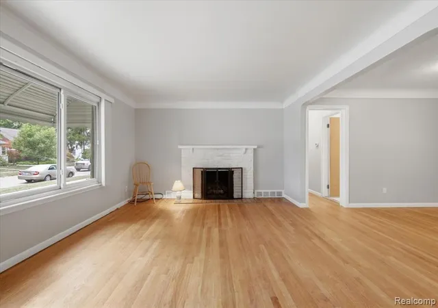 Photo 2 of Sale Pending at 1918 Clawson Ave, Royal Oak, MI 48073 3744 | MLS# 61025400 | Listing updated on 2026-09-13