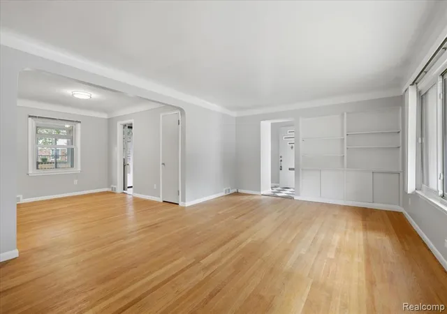 Photo 4 of Sale Pending at 1918 Clawson Ave, Royal Oak, MI 48073 3744 | MLS# 61025400 | Listing updated on 2026-09-13