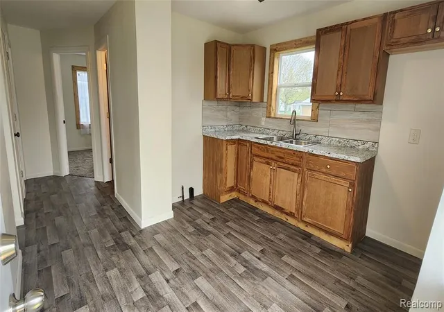 Homes for sale in Flint, MI | 1233 W Coldwater Rd, Flint, MI 48505 | MLS# 60986322