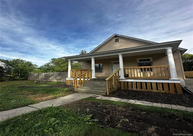 2nd image of 1818 N Woodbridge St, Saginaw, MI 48602 | MLS# 60922536