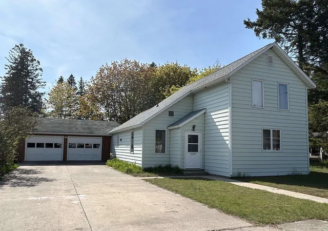 Homes for sale in Manistique, MI | 525 Delta Ave, Manistique, MI 49854 | MLS# 50213082