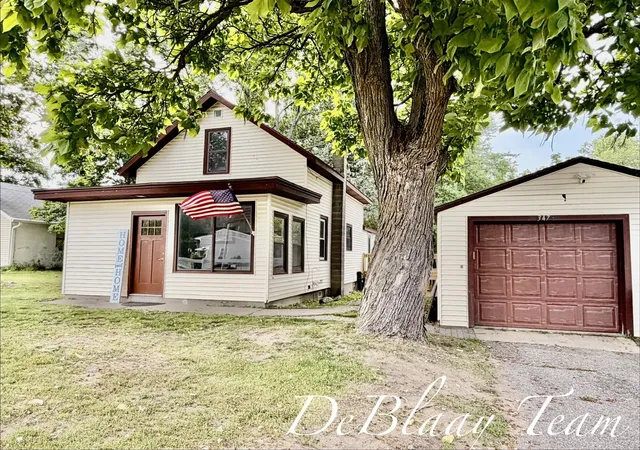 Homes for sale in Comstock Park, MI | 347 6 Mile Rd, Comstock Park, MI 49321 | MLS# 70542242