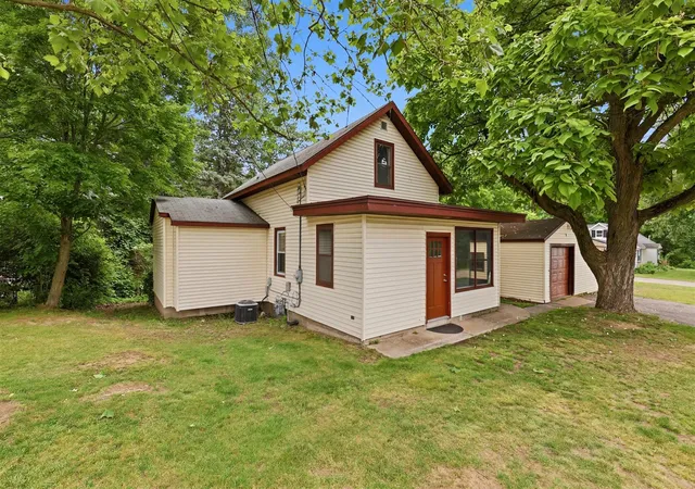 Homes for sale in Comstock Park, MI | 347 6 Mile Rd, Comstock Park, MI 49321 | MLS# 70542242