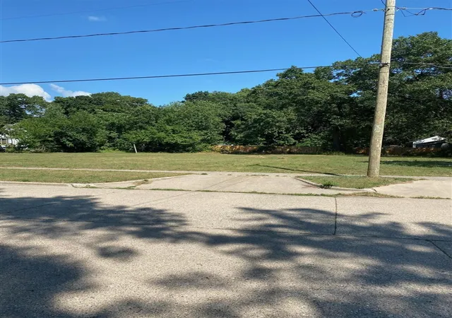 Photo 3 of Sale Pending at 580 School St, Muskegon, MI 49442 | MLS# 70550059 | Listing updated on 2026-08-07