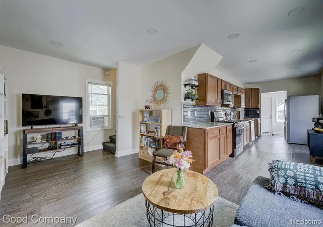Photo 2 of Sale Pending at 1812 E Meyers Ave, Hazel Park, MI 48030 2185 | MLS# 61013240 | Listing updated on 2026-08-25