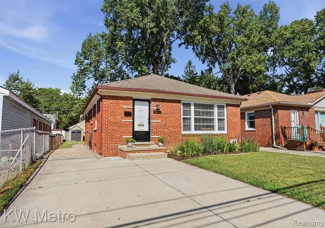 3rd image of 522 S Campbell Rd, Royal Oak, MI 48067 | MLS# 61018726