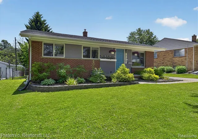 Homes for sale in Saline, MI | 272 Lawson St, Saline, MI 48176 1544 | MLS# 61000192