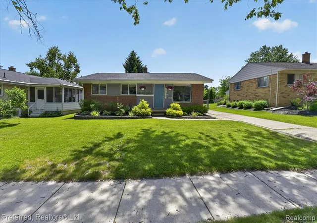 Homes for sale in Saline, MI | 272 Lawson St, Saline, MI 48176 1544 | MLS# 61000192