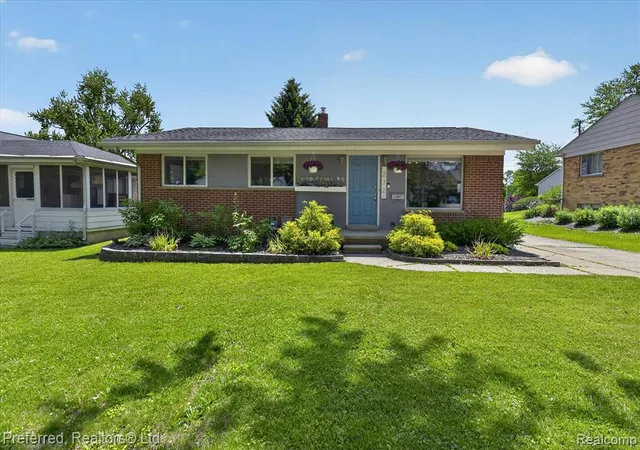 Homes for sale in Saline, MI | 272 Lawson St, Saline, MI 48176 1544 | MLS# 61000192