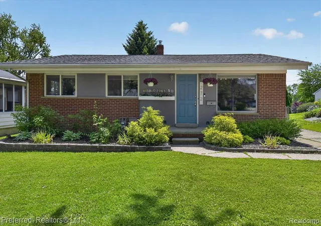 Homes for sale in Saline, MI | 272 Lawson St, Saline, MI 48176 1544 | MLS# 61000192