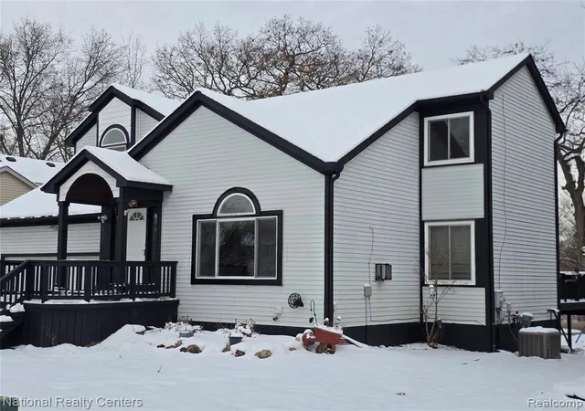1st image of 2727 Riverside Dr, Waterford, MI 48329 | MLS# 60956453