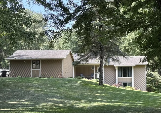 Photo 1 of Single family home for sale at 4729 Kenowa Ave, Grandville, MI 49418 | MLS# 70552420 | Listing updated on 2026-09-01