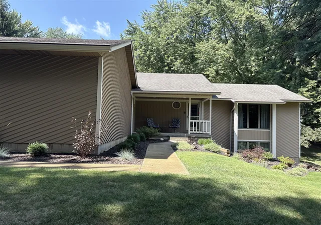 Photo 3 of Single family home for sale at 4729 Kenowa Ave, Grandville, MI 49418 | MLS# 70552420 | Listing updated on 2026-09-01