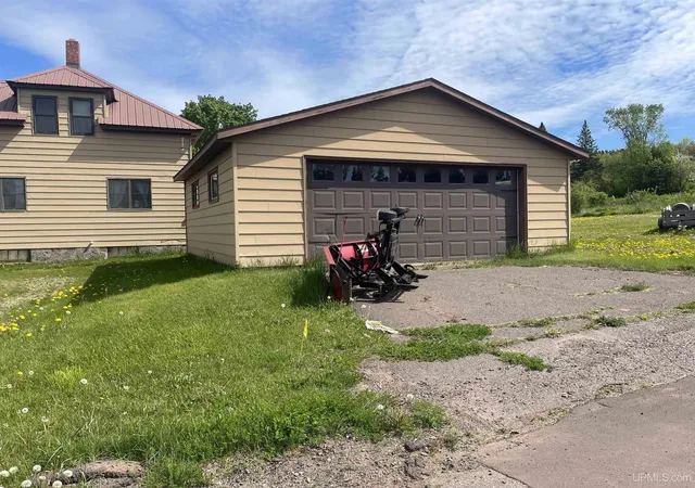Photo 2 of Single family home for sale at 1615 S Barber St, Bessemer, MI 49911 | MLS# 50176385 | Listing updated on 2025-11-24