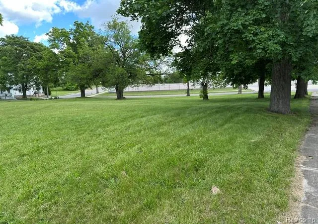 1st image of 122 Washington St, Pontiac, MI 48341 | MLS# 61005472
